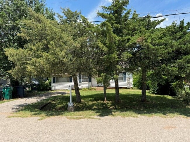 Foto del edificio - 3 bed 1 bath!