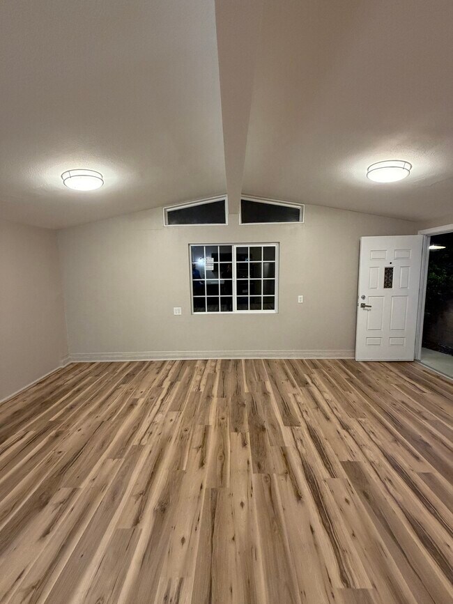 Foto del edificio - 8147 Tunney Ave