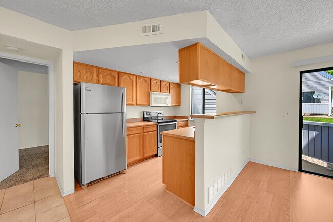 Foto del edificio - $1,240.95 with $300 Off The First Month's Rent, 1 Bed, 1 Bath, Condo in Thornton with Washer and ...