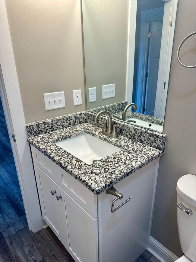 Foto del edificio - New construction 3 bedroom 2 bath