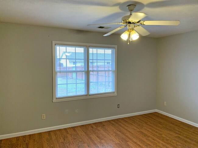 Foto del edificio - 8075 Covington Ct