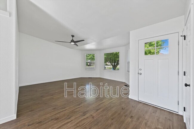 Foto del edificio - 2041 E Oakridge Ct