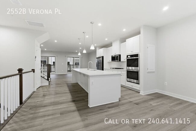 Building Photo - 2552 -B Verona Pl