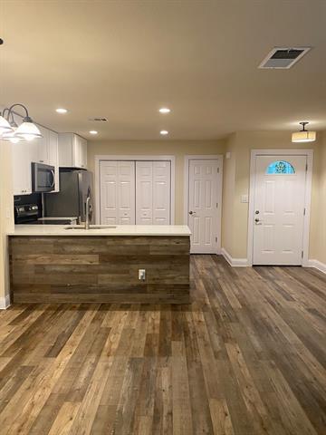 Building Photo - 713 Cory St