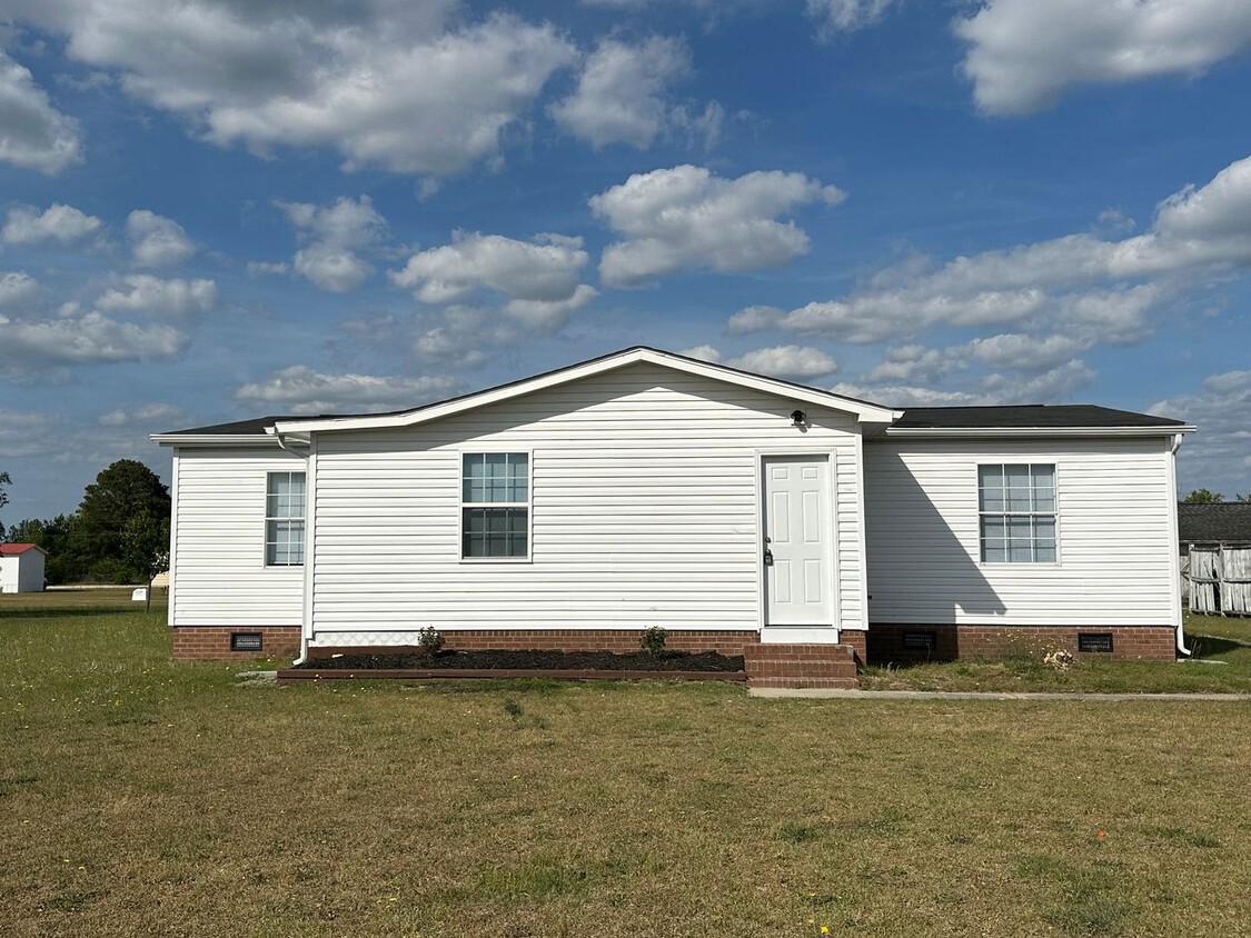 Foto principal - Country Living 3 Bedroom, 2 Bath Home in S...