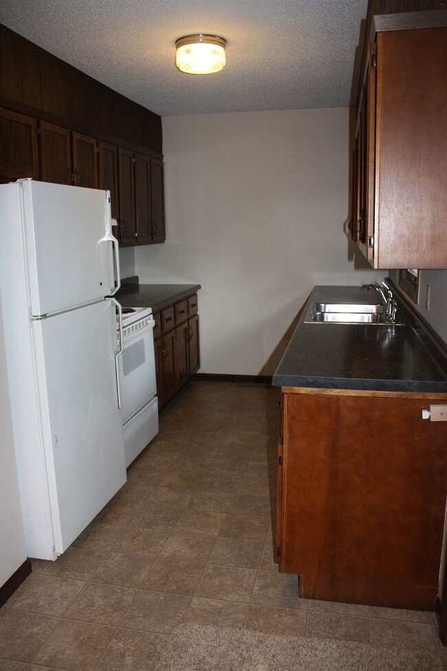 Building Photo - Zentals (1007 1/2 Monroe St; Pella)