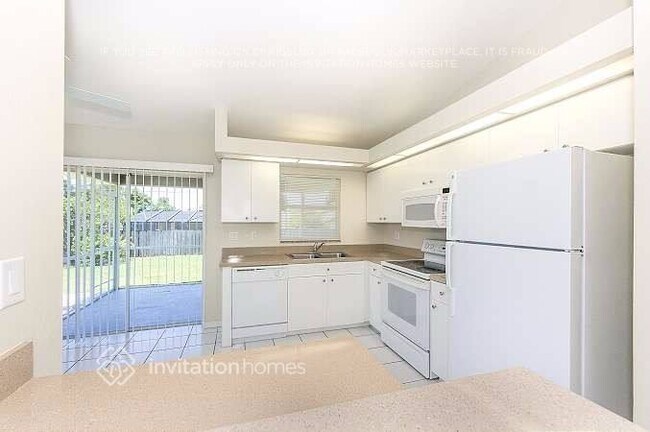 Foto del edificio - 18472 Holly Rd