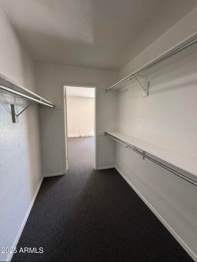 Foto del edificio - 6349 W Cheryl Dr