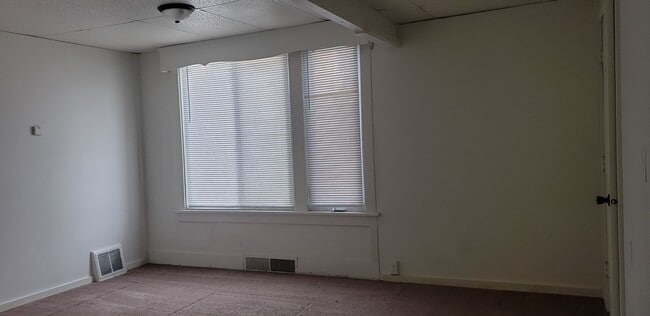 Building Photo - 425 S Warren Ave