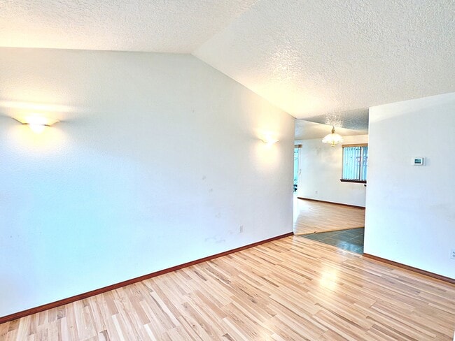 Foto del edificio - 9834 SE Clinton St