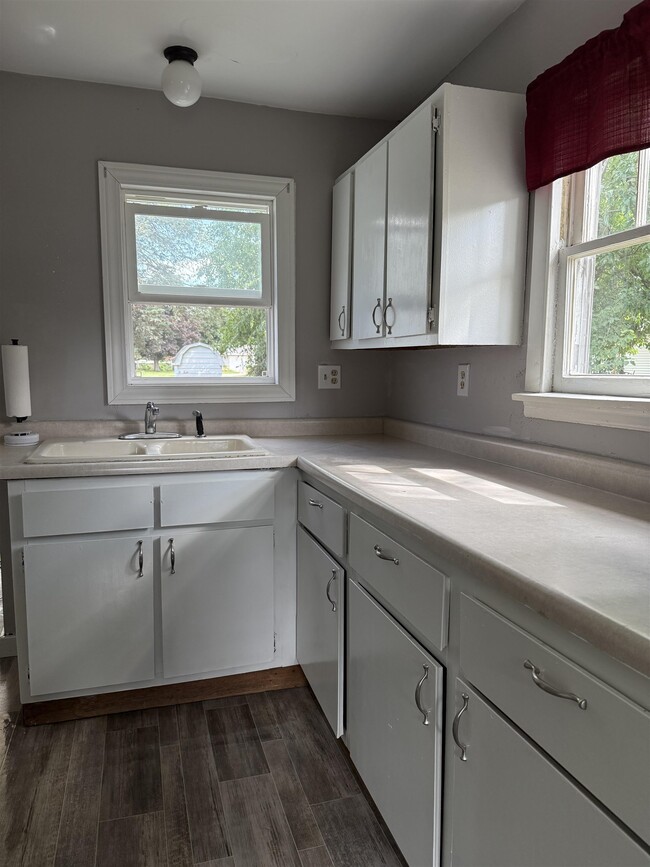 Building Photo - 1304 S 11th St