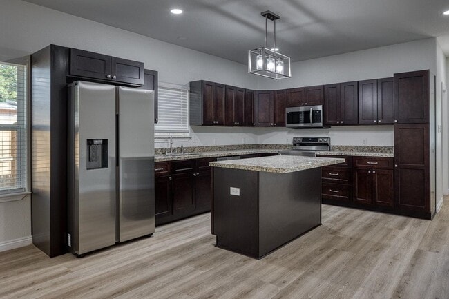 Building Photo - 410 Pulliam St