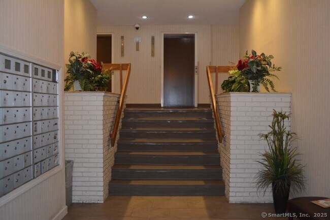 Foto del edificio - 34 Padanaram Ave