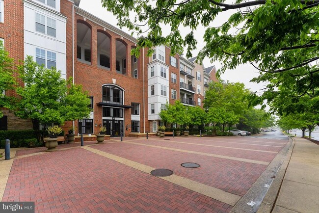 Building Photo - 501 Hungerford Dr