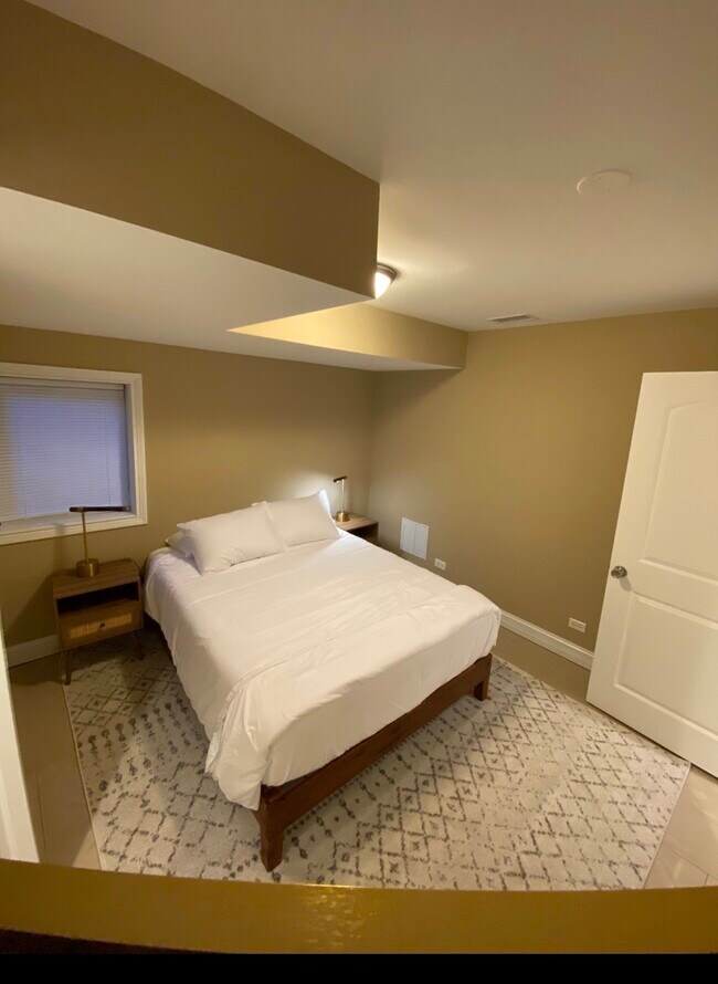 Foto del edificio - 816 N Hermitage Ave