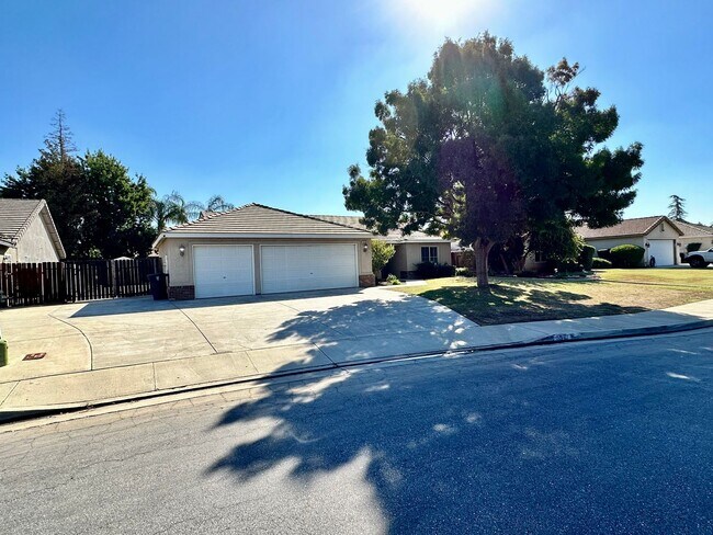 Foto del edificio - 5610 Charleville Ln