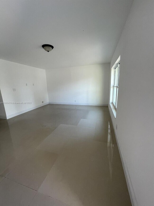 Foto del edificio - 7506 NW 75th St