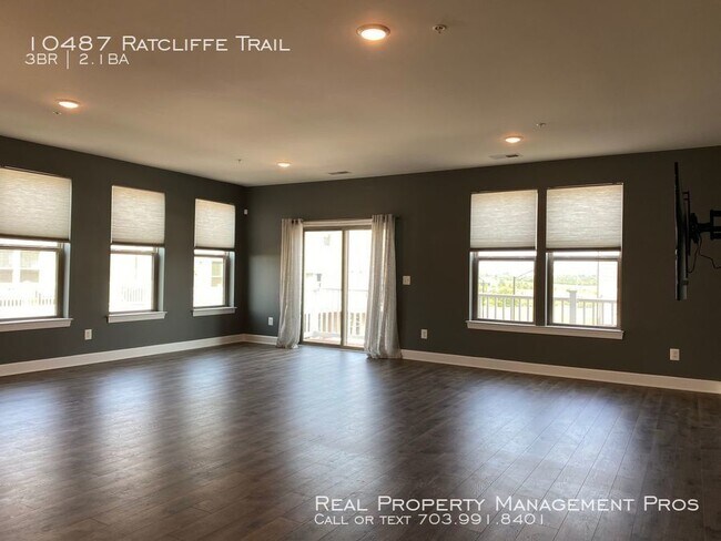 Foto del edificio - One Car Garage End Unit/Open Floorplan