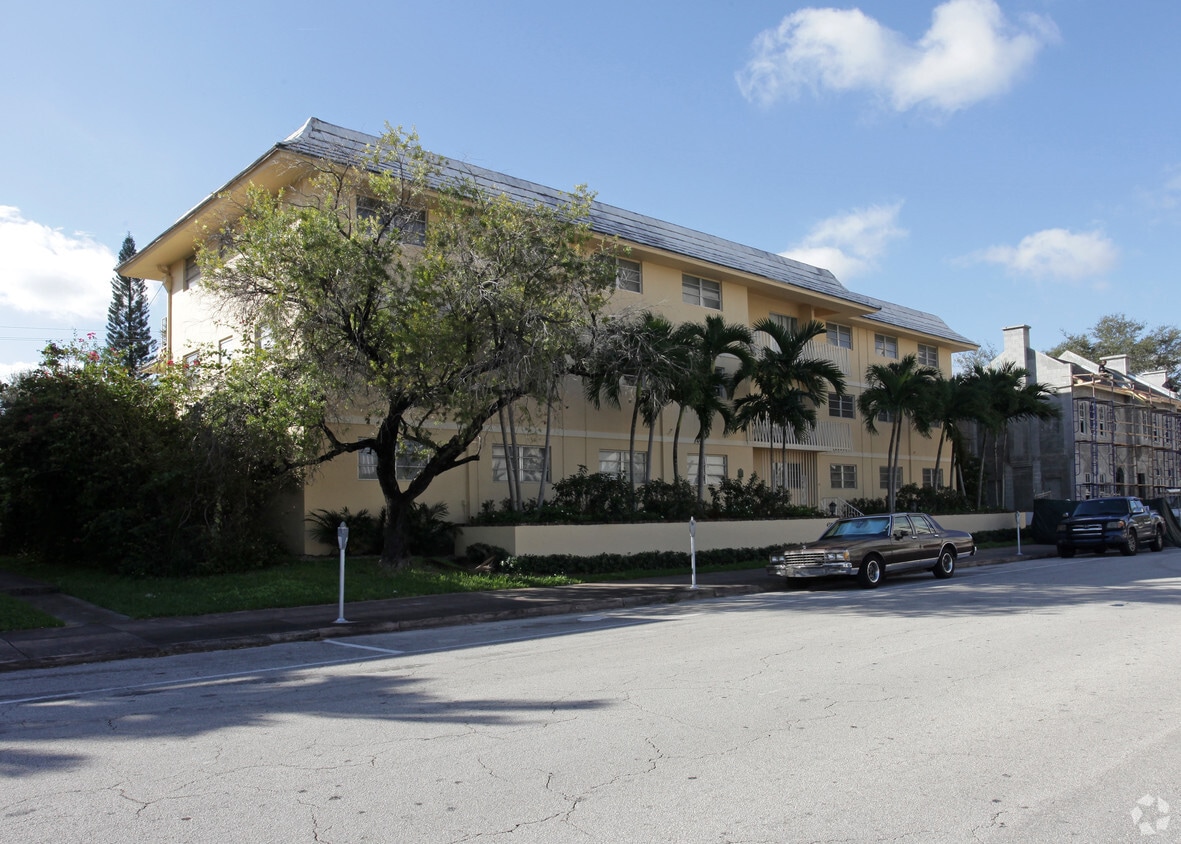 Primary Photo - 430 Valencia Ave