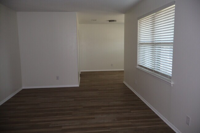 Foto del edificio - 1217 Scott Dr