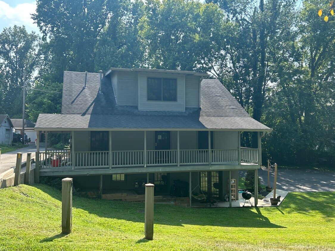 Front of house w/porch for apt. ! - 1046 Dudley Ave