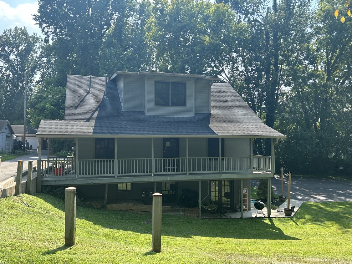 Front of house w/porch for apt. ! - 1046 Dudley Ave