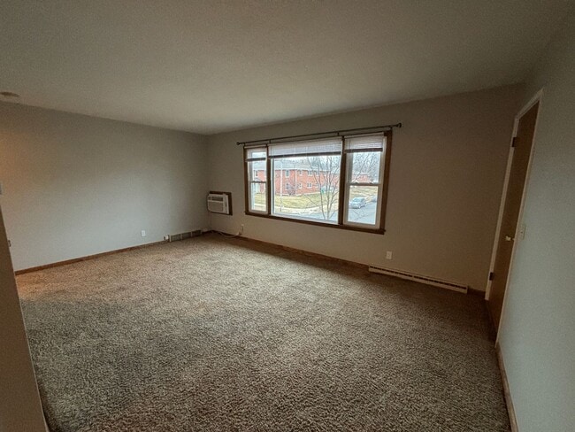 Building Photo - North Side 2 Bed | Updated | Available Now!