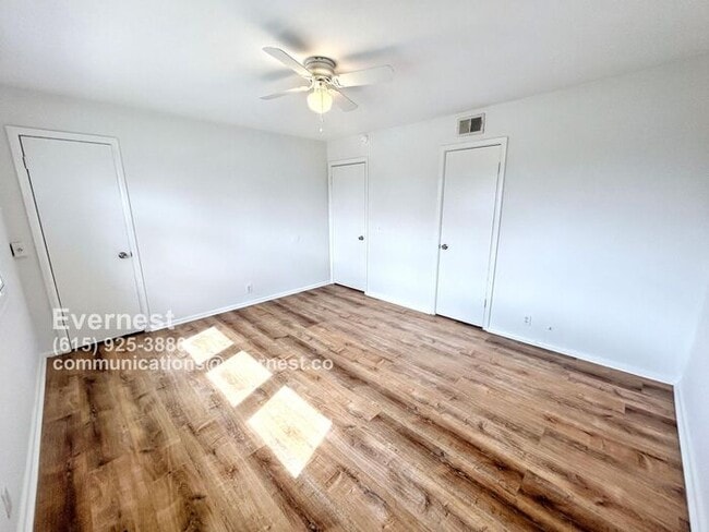 Building Photo - Charming 2-Bedroom Townhome with Fenced-in...