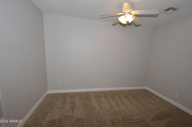 Foto del edificio - 4100 S Vineyard Ave