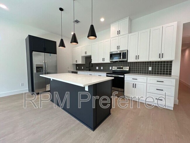 Foto del edificio - 4414 Elmwood St