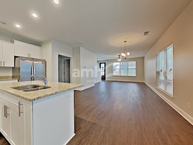 Building Photo - 5350 Tupelo St