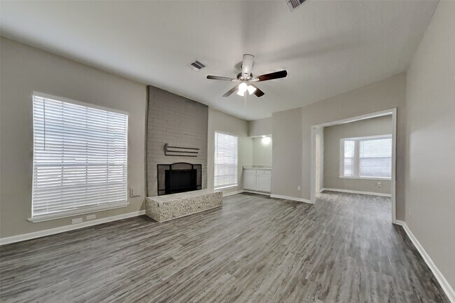 Foto del edificio - 4715 Brooklawn Dr