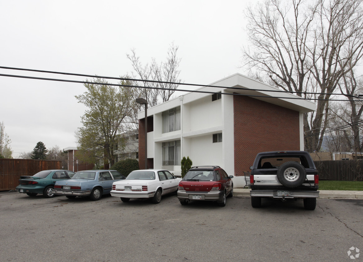 Foto del edificio - Mapleton Village Apartments