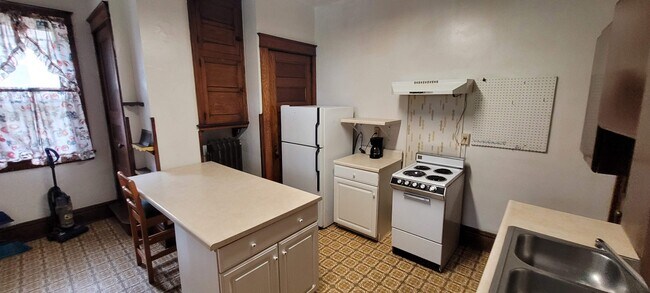 Building Photo - 129 Euclid Avenue, Unit 1
