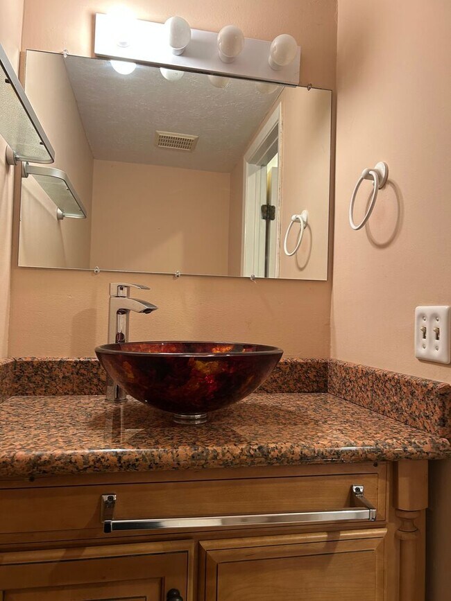 Foto del edificio - 4456 Donna Dr