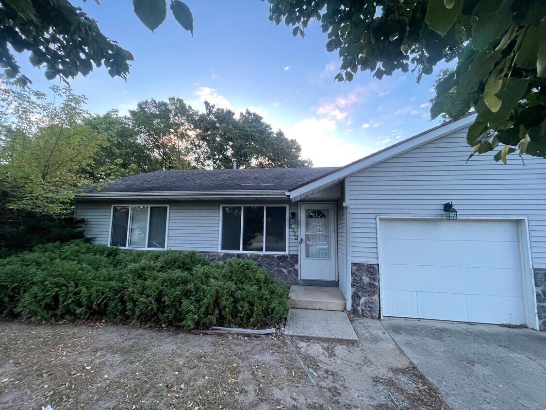 Primary Photo - 6770-6772 Pleasantview St NE