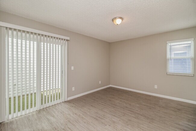 Building Photo - 520 Portland Cir