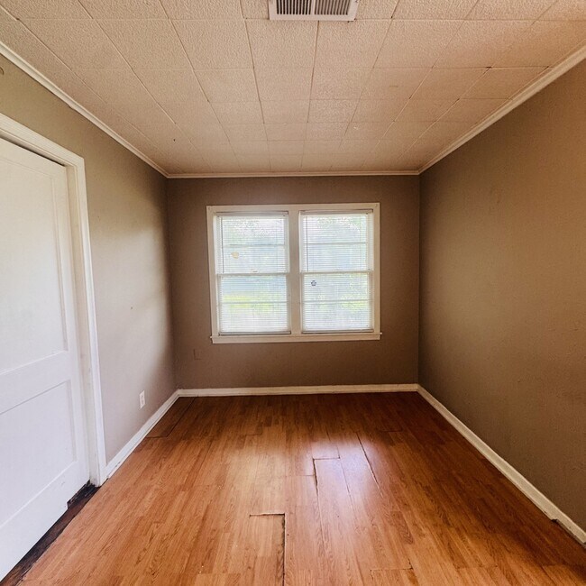 Foto del edificio - 2355 N Lynwood Dr