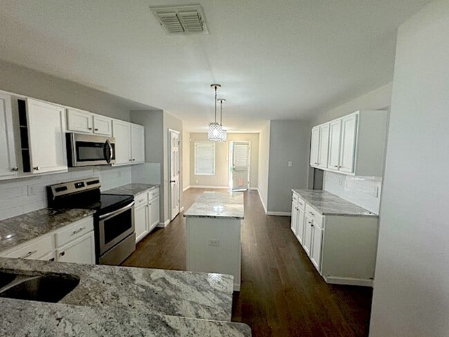 Foto del edificio - Nice Open  1 story 3 bedroom 2 bath in wes...