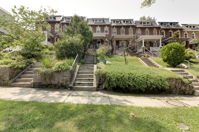 Foto del edificio - 1414 Taylor St NW