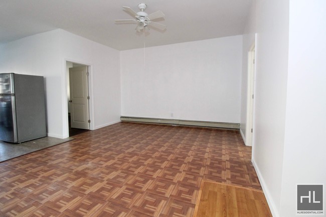 Building Photo - 4 Bedroom On 5th In Park Slope!