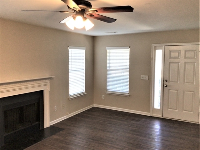 Foto del edificio - 7636 Hidden Creek Dr