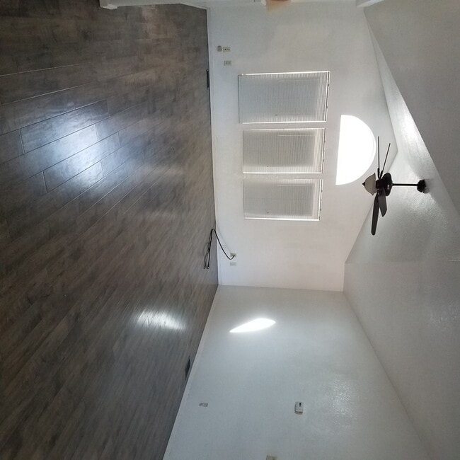 Building Photo - Horse Property! One Acre 3BD/2BA Very Nice...