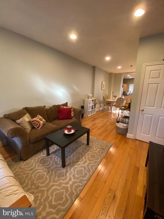 Building Photo - 1444 S Charles St