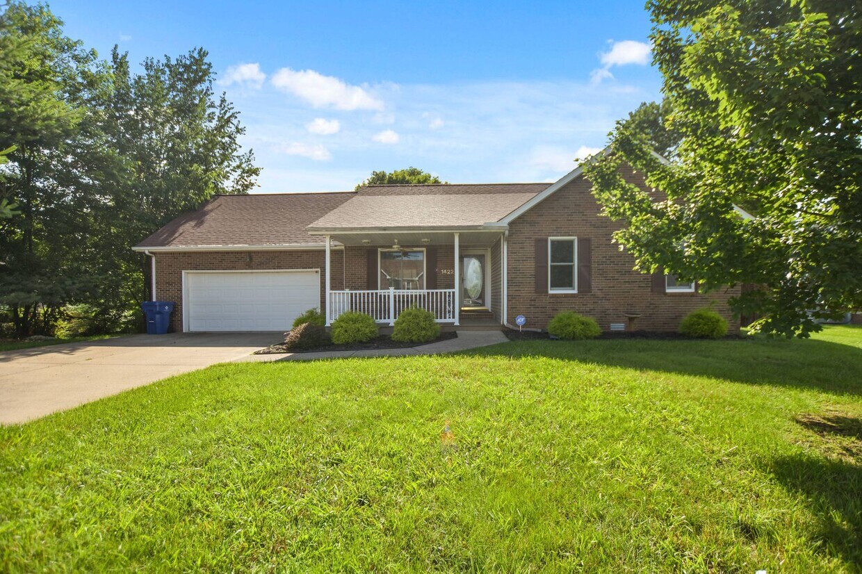 Foto principal - Pet Friendly Three Bedroom with Bonus!