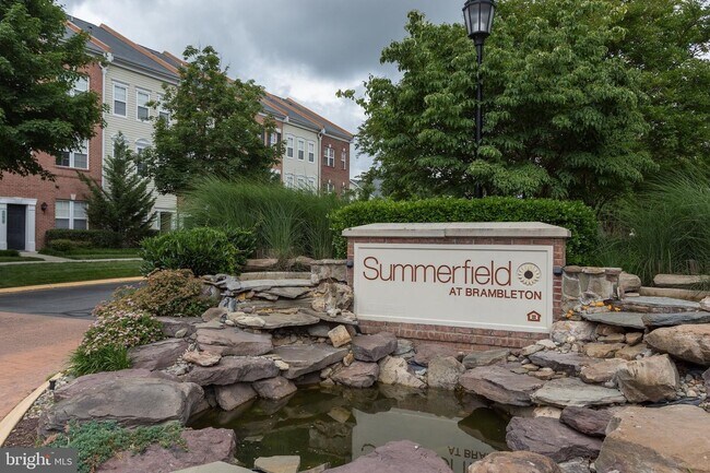 Foto del edificio - 42531 Rockrose Sq