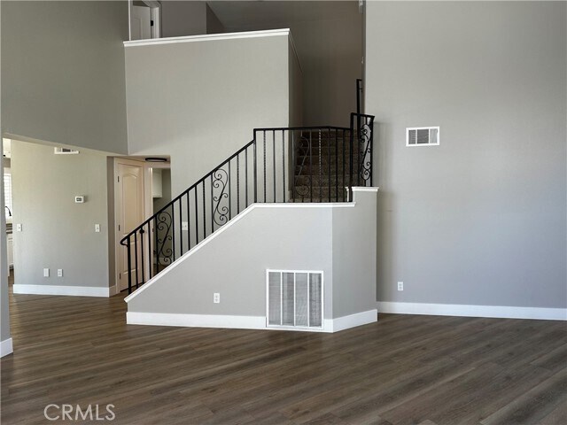 Foto del edificio - 23991 Lone Pine Dr
