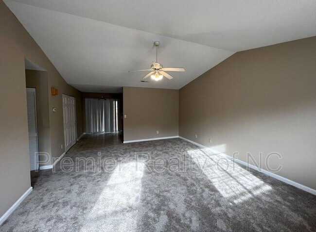 Building Photo - 2561 Stratford Lake Rd