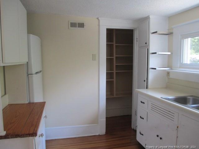 Building Photo - 707 W Roanoke Park Dr