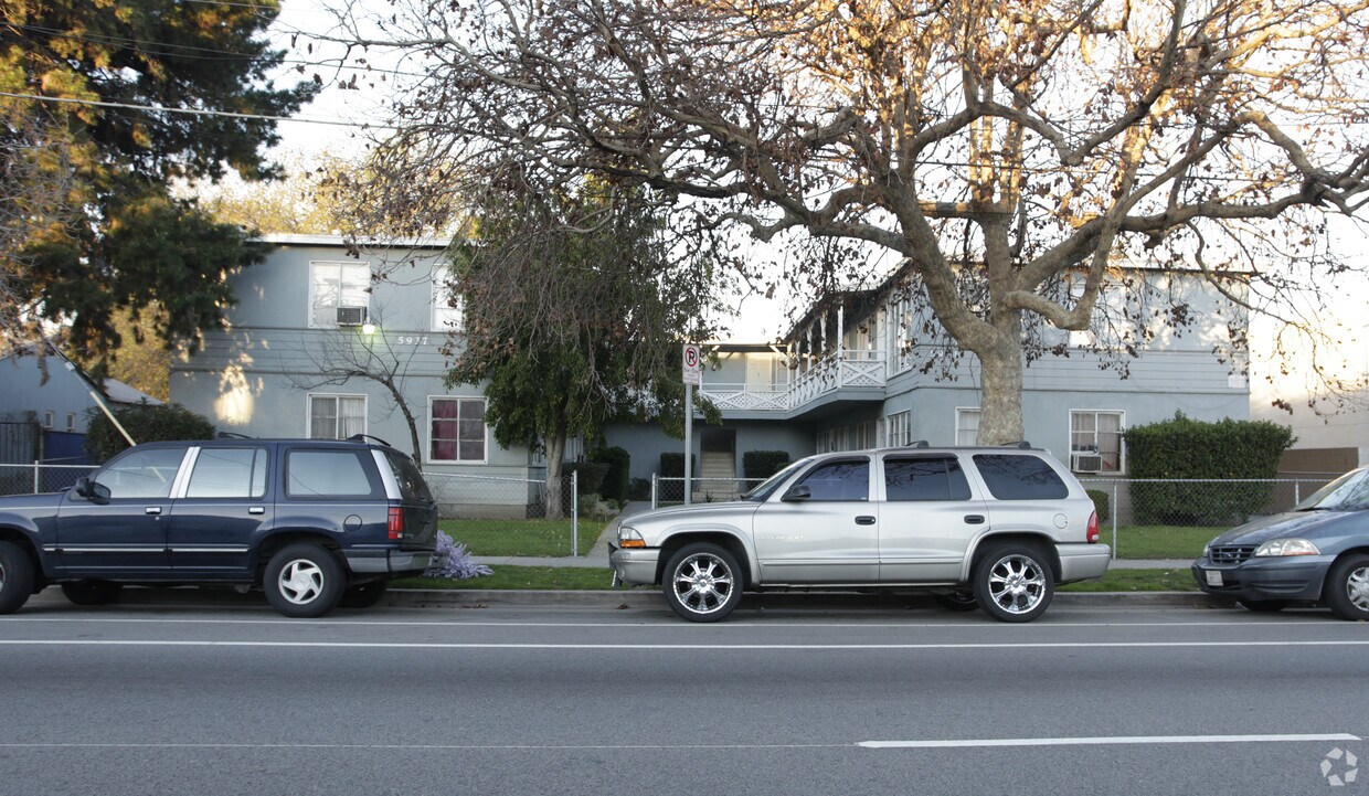 Primary Photo - 5937 Woodman Ave